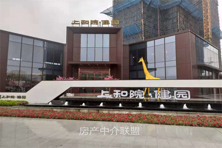 宝龙锦绣华府2室1厅1卫77㎡车库27平